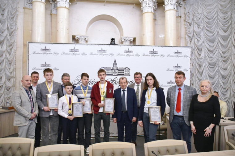 Церемония награждения победителей юбилейной, Пятой Всероссийской викторины юных физиков Отделения физических наук РАН.